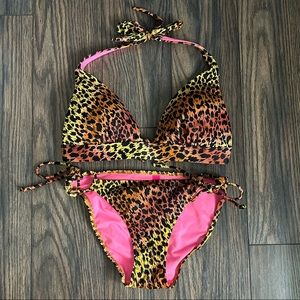 Like New Victorias Secret Leopard Bikini Swimsuit Small Top Extra Small Bottoms